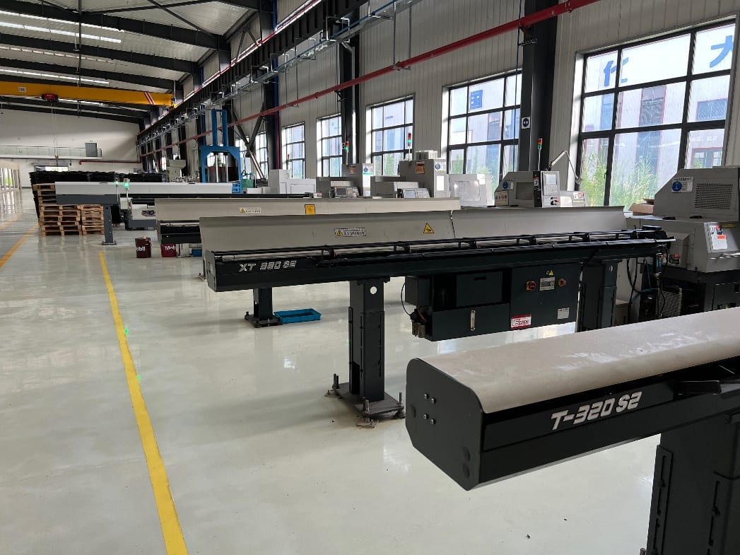 机加工车间 · Machining Shop