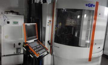模具车间 · Tooling Shop